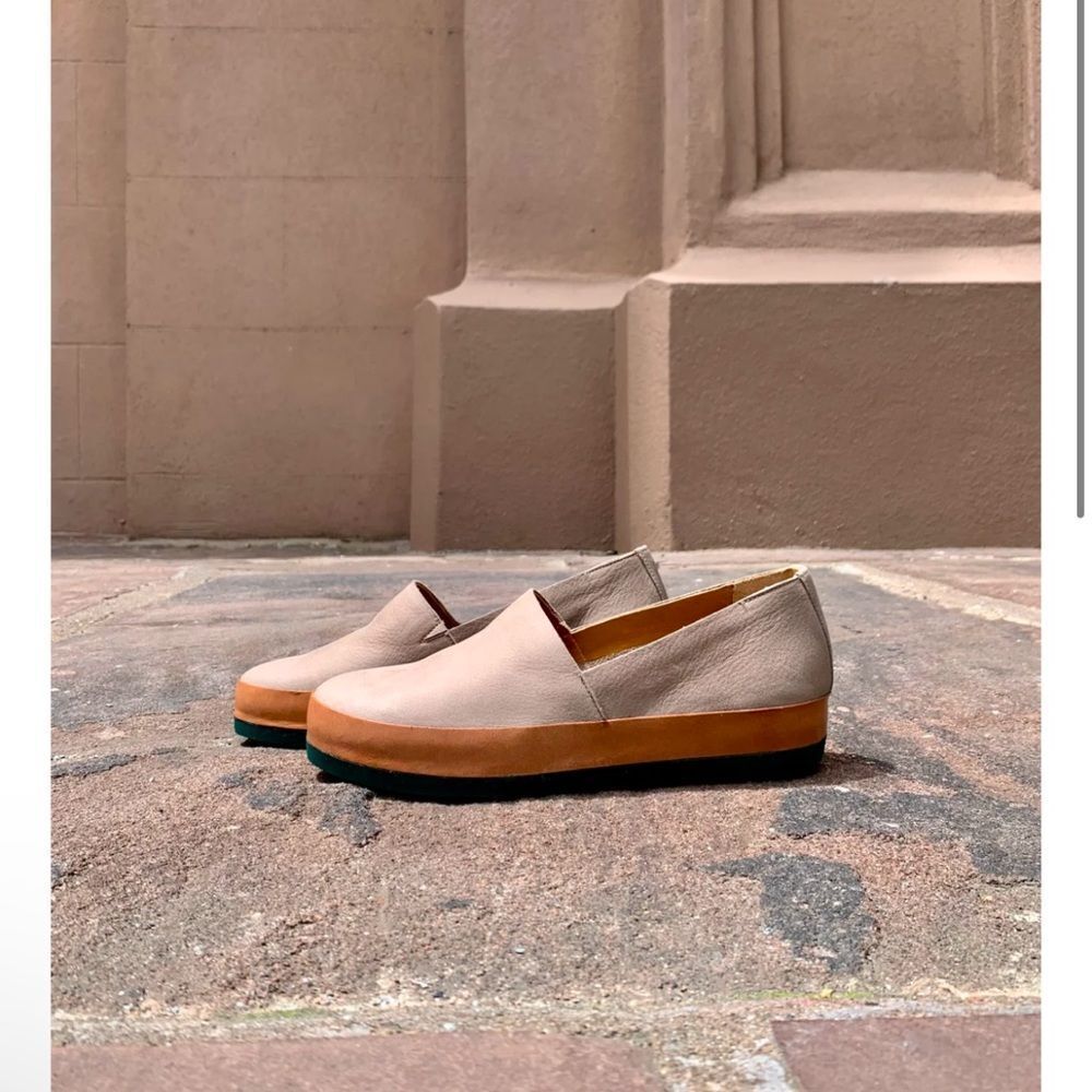 COCLICO GENETIAN FLAT
LIMESTONE NUBUCK
Size 38.5
